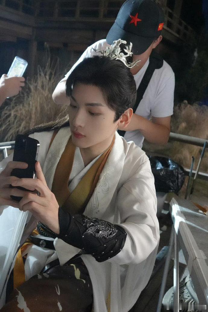 翟潇闻黑狐我不允许你登录翟潇闻谁来为我花生 黑狐你欠翟潇闻的用什么还！花生被毁，