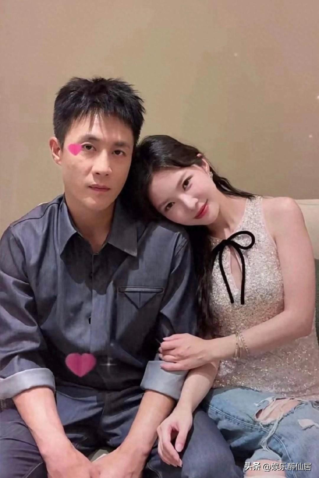 王灿我劝你别秀恩爱了

我怕哪天你啪啪打脸

她说：“我是花痴我喜欢肌肉男”
