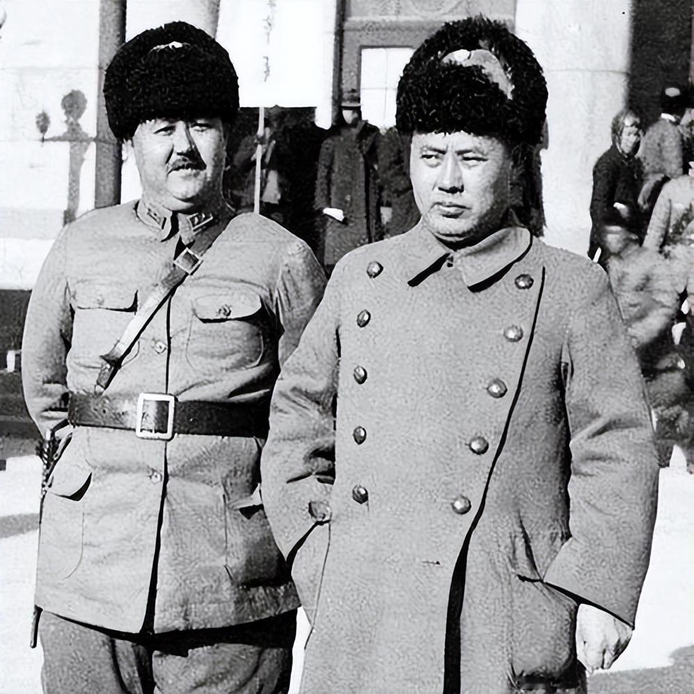 傅作义起义前收到老蒋密电，他罕见赞成傅作义起义，但要答应他一个特殊请求！

19