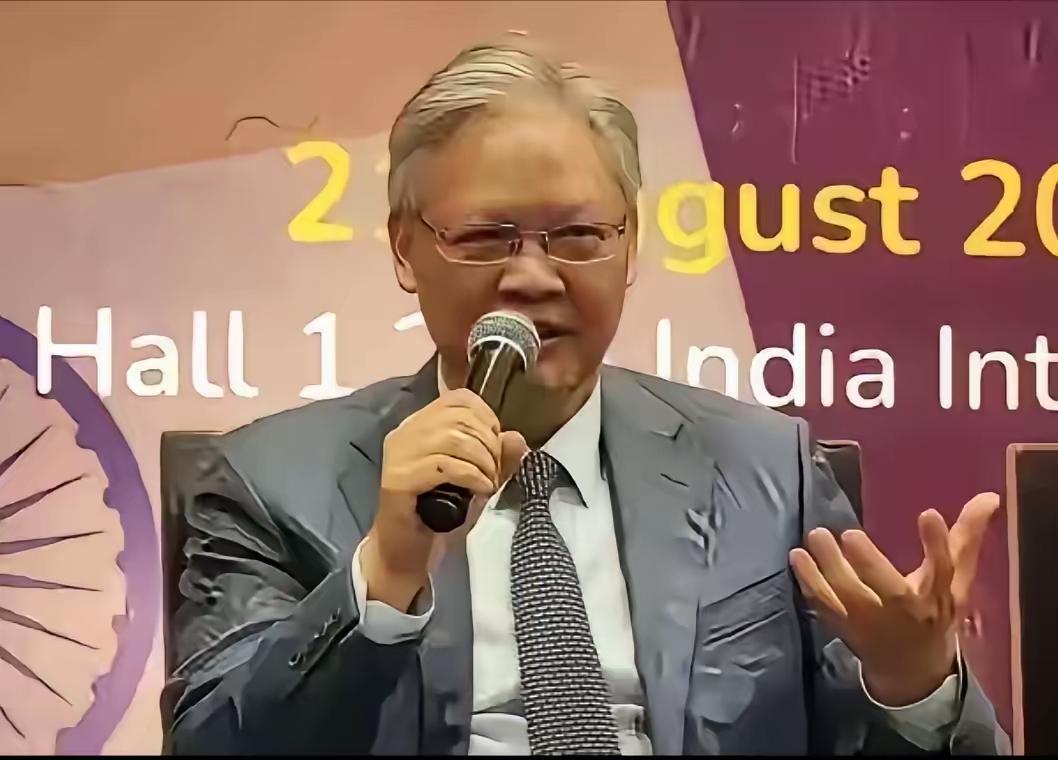 全网都在讨论他的长相，我就不明白了——怎么那么多人说他越看越像印度驻中国大使？这