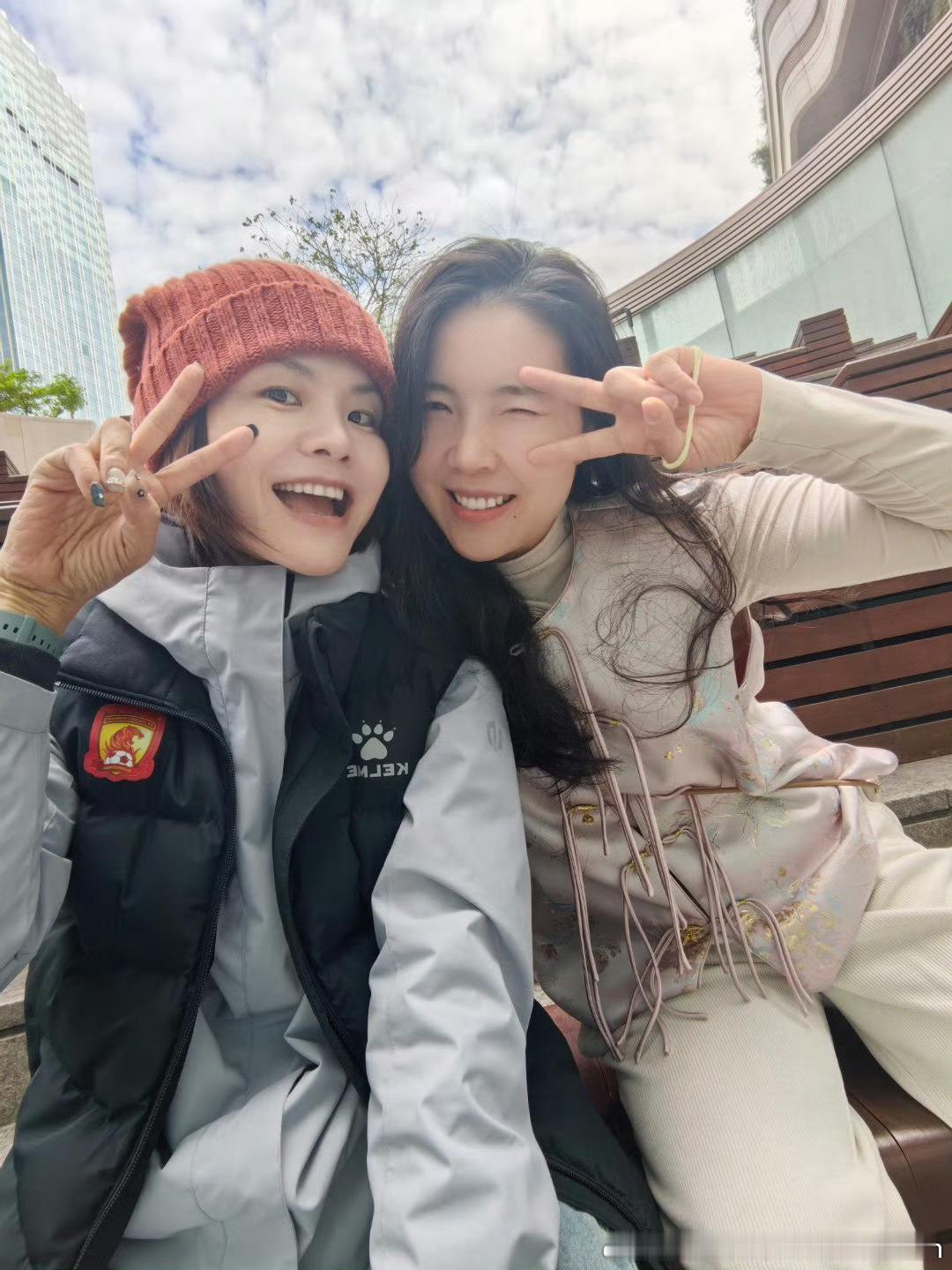 翻到去年今天的朋友圈，才惊觉一年时光已经匆匆而过。那天和闺蜜挤在刘德华演唱会的人