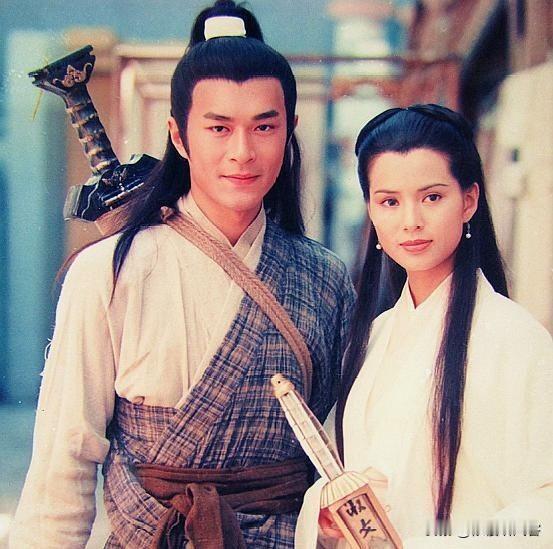 绝情谷底的女子，其实不是小龙女。
小龙女重伤离世前，将自己偷偷生下的女儿托付妥当