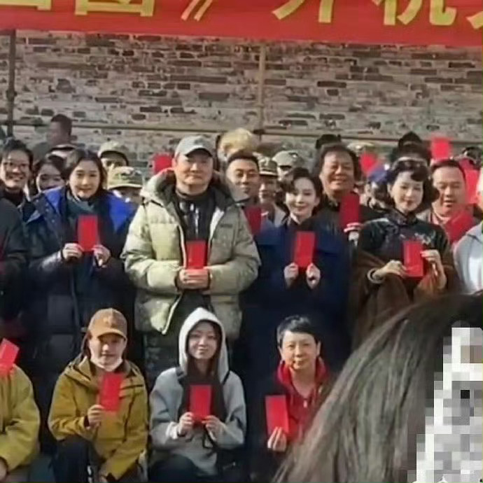 《千里江山图》刘诗诗关晓彤开机同框千里江山图开机