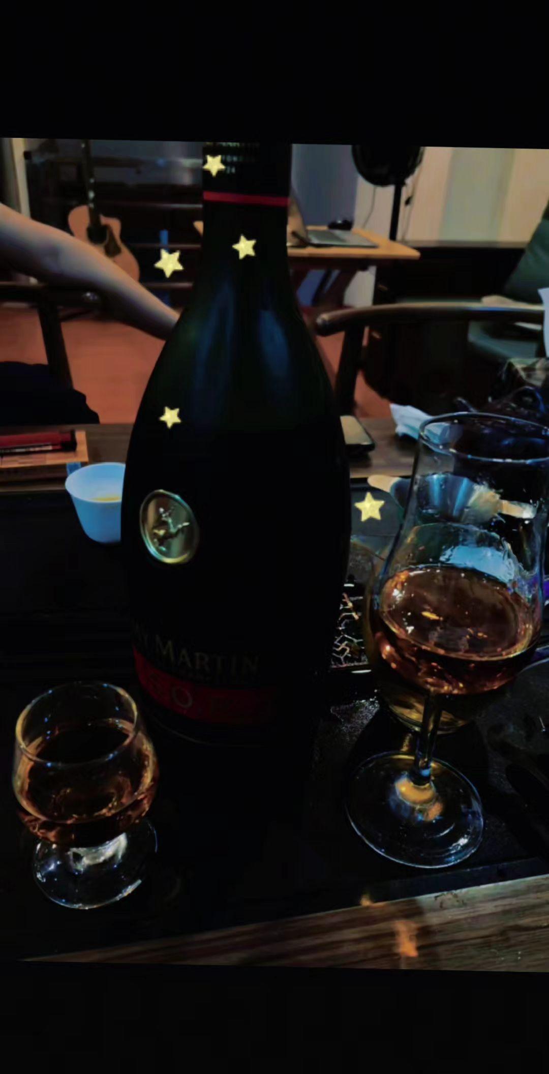 七情六欲都没有了，就剩下食欲了。还想着戒酒，戒了我拿什么支撑...