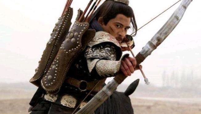 薛仁贵三箭定天山：龙纹佩剑的折服
      天山之战，薛仁贵三箭震慑敌军，成就