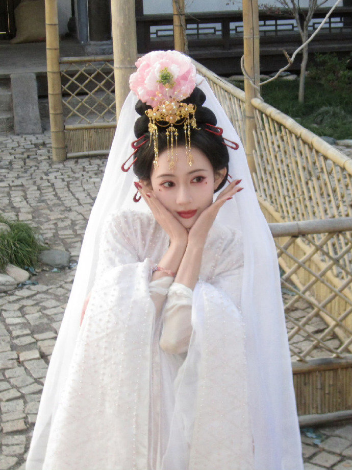 原来孟子义这张对面是李昀锐 孟子义这张对面是李昀锐孟子义看的是李昀锐的镜头 ​​