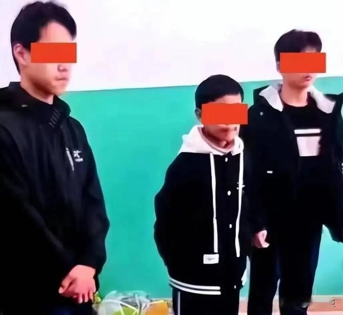 邯郸那边有三个小子因为跟同学小王不对付，张哥和李哥觉得特别不爽，他们俩合计了好几