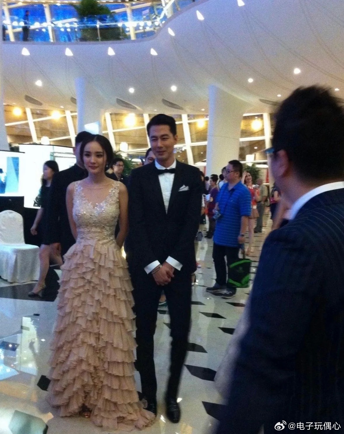 原来杨幂现实里长这个样子啊 