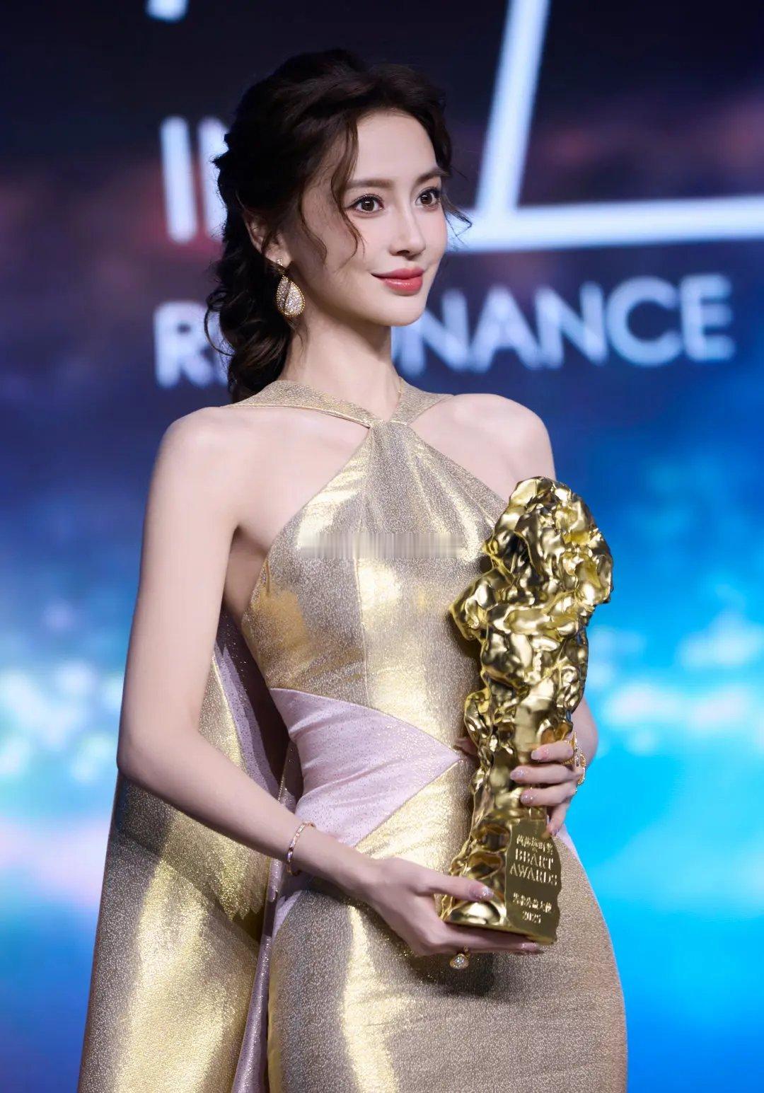 Angelababy两年没拍戏杨颖Angela baby，两年没有接拍任何剧集，