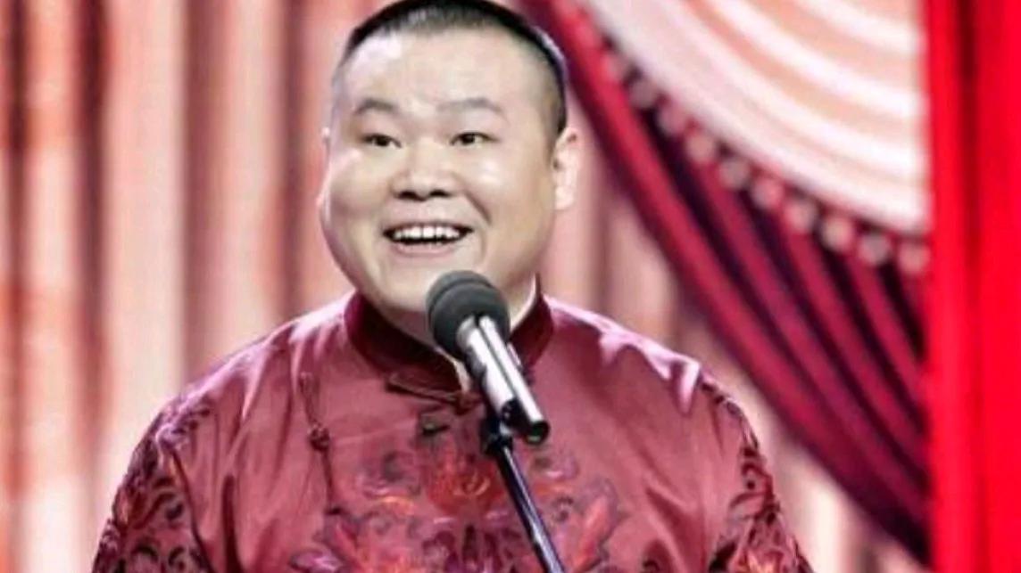 郭德纲现身岳云鹏演唱会，粉丝团那酸味都快溢出屏幕啦！“哟，师父来撑场，小岳岳这排