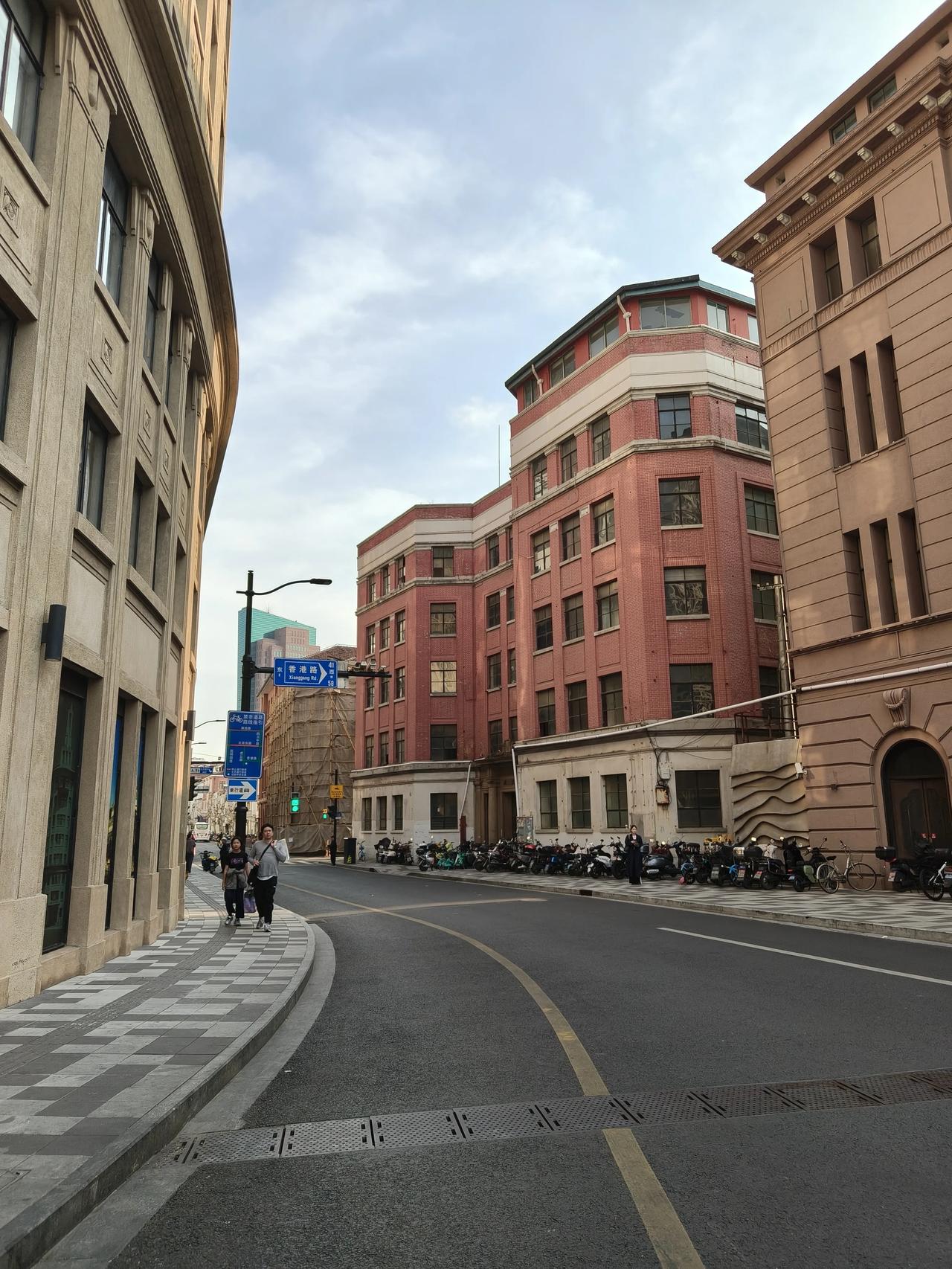 周末闲逛随手拍实景图分享！
走走看看南京路，
买东西到四川路…


城市风景随遇