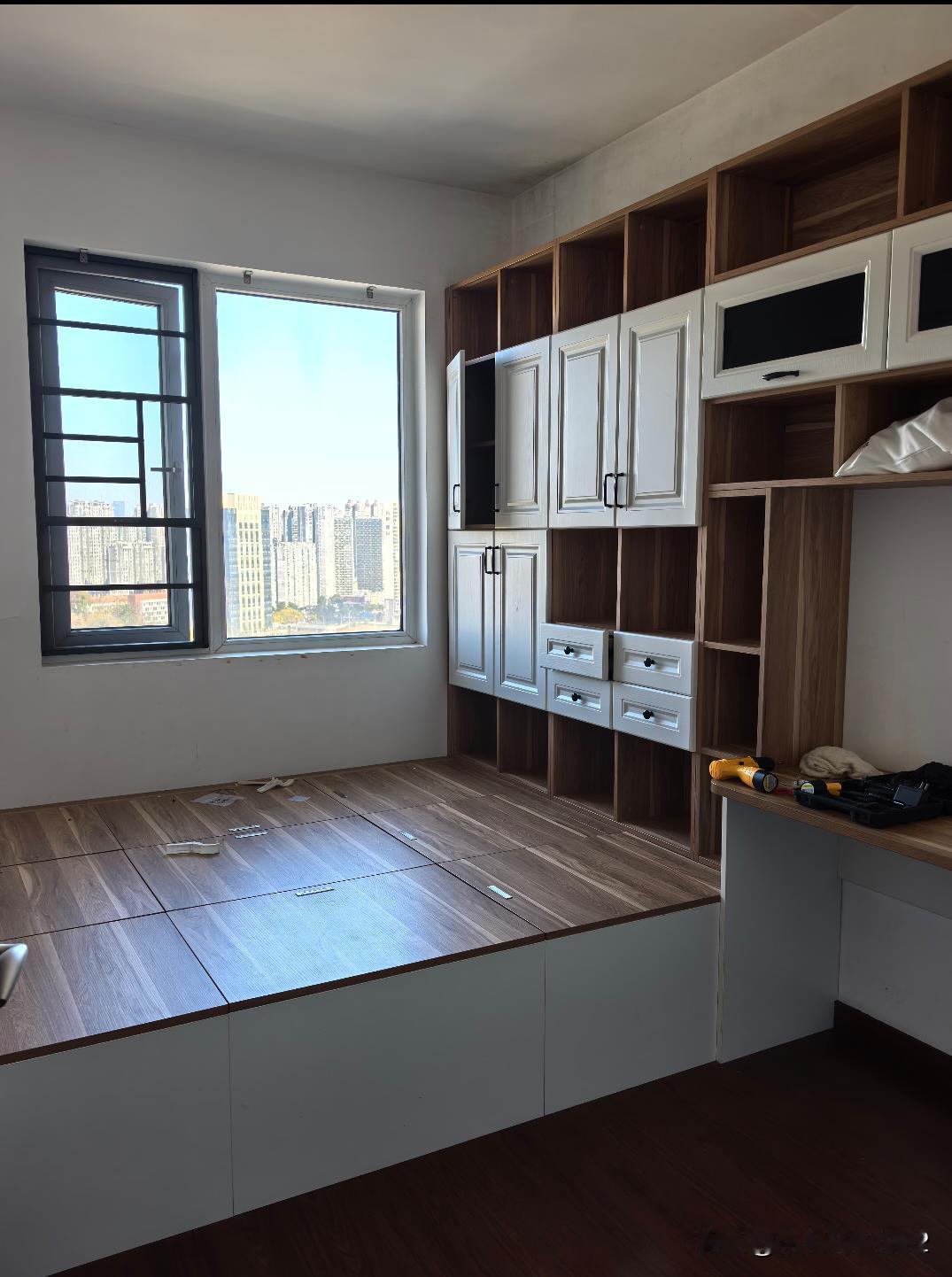 榻榻米再见，以后再也不装了
榻榻米真的是装修以来最后悔的配件之一🥲
铺东西贼不