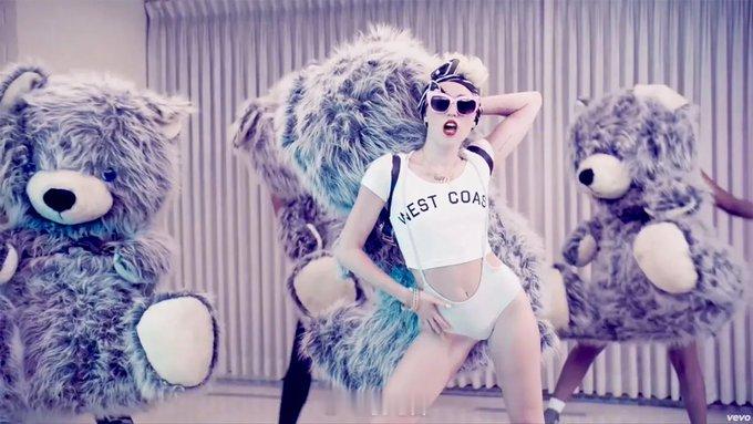 MileyCyrus 十三年前，美国歌手Miley Cyrus发行单曲《We C