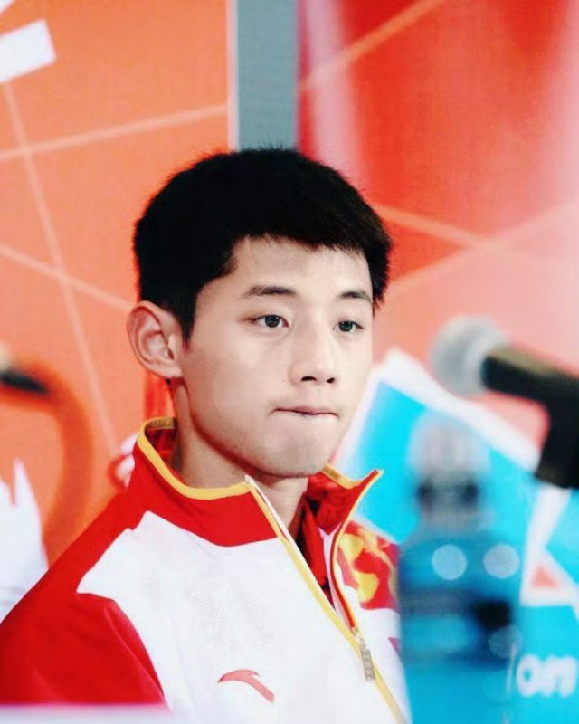 张继科说我的成绩你们质疑不了 实话实说啊 三大赛五连冠 史上最快大满贯 ，这不是