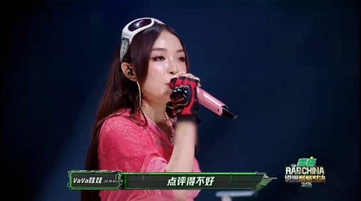 梁源说唱巅峰和选手互怼梁源和选手现场互怼 梁源评价选手可真是一点没留情面，“登味