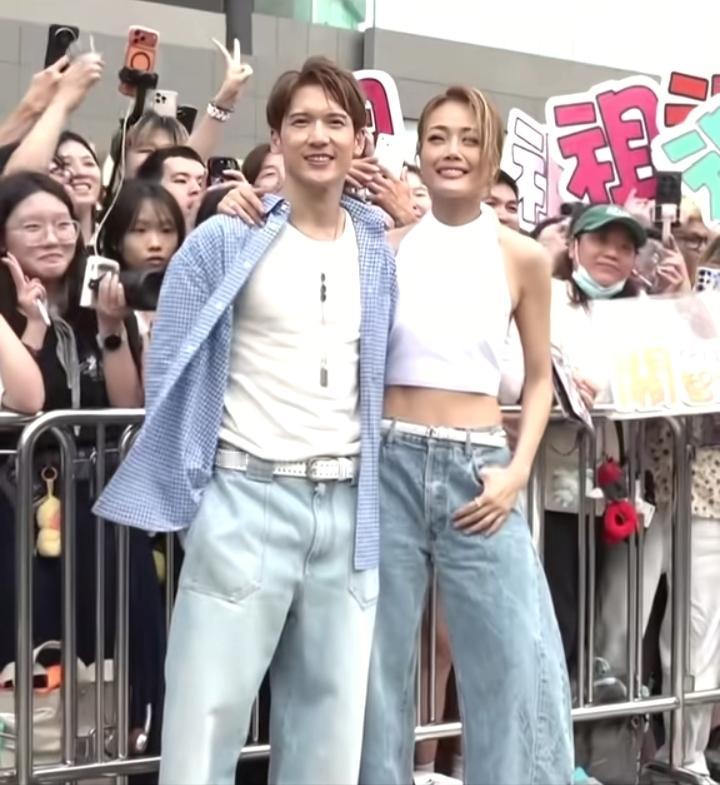 非常喜欢宋祖儿，人美歌甜[玫瑰][玫瑰][玫瑰]四十多岁了还那么年轻[赞][赞]