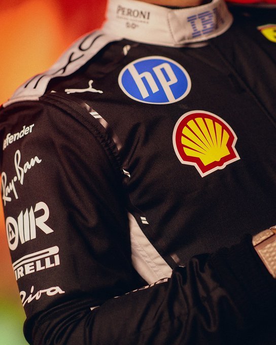 F1[超话]  法拉利将在新加坡大奖赛使用黑色赛车服 ​​​