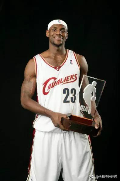 新秀詹姆斯vs新秀弗拉格 谁更厉害

新秀詹姆斯（2003-04）整体更强，是历