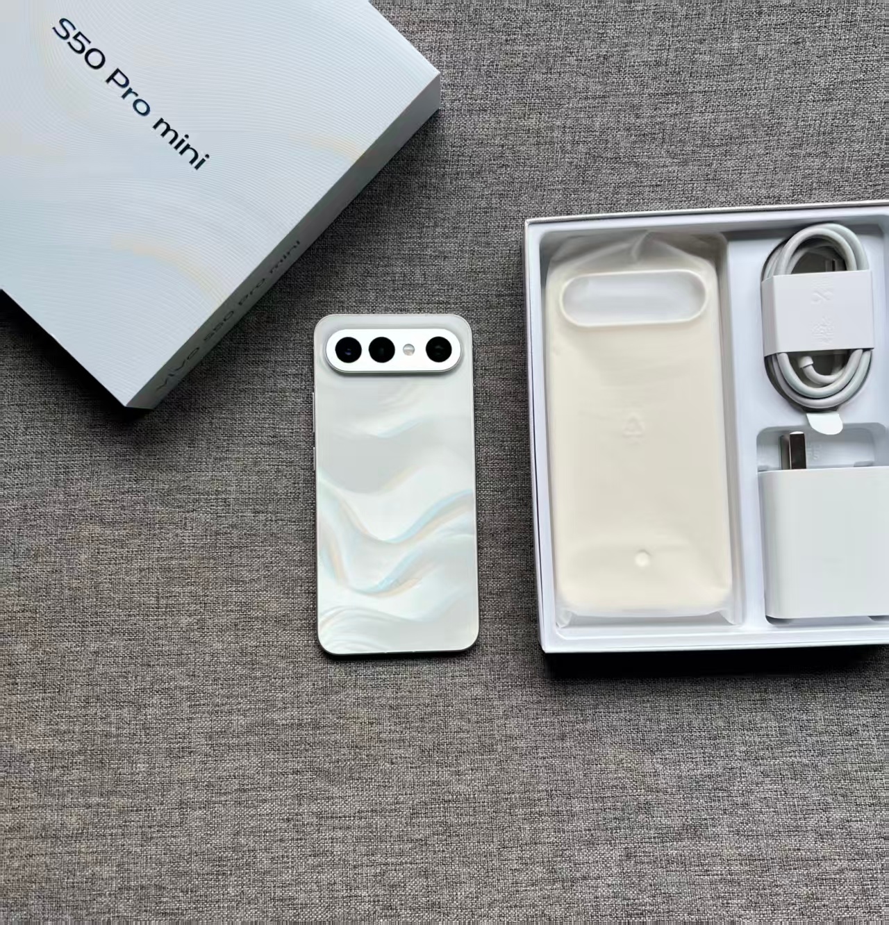 vivo S50 Pro mini 16+512G 告白，仅激活未使用，成色完美