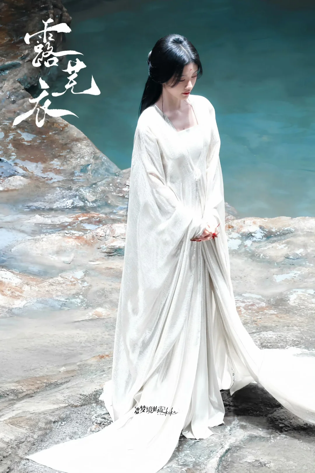 是谁从夜拽下一缕光将那已沉寂的心扰乱