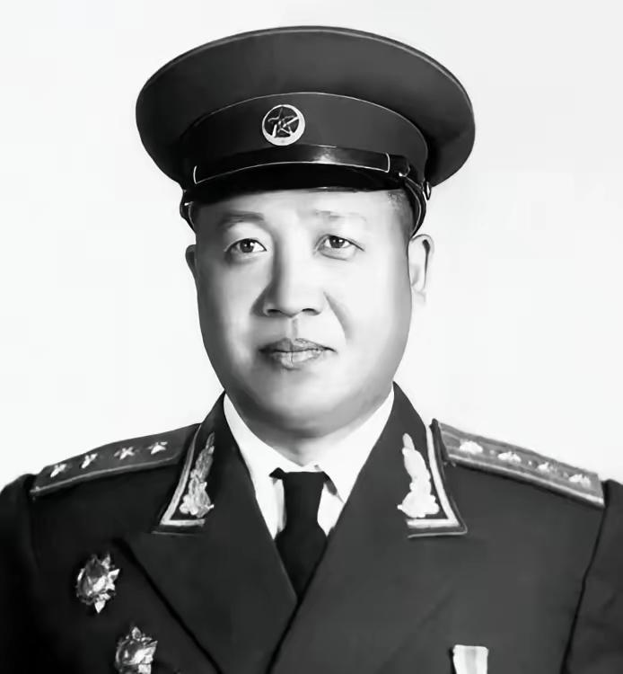 1950年志愿军团长范天恩带两千余人失联多日，由于私自率部赶入松骨峰战场竟然成了
