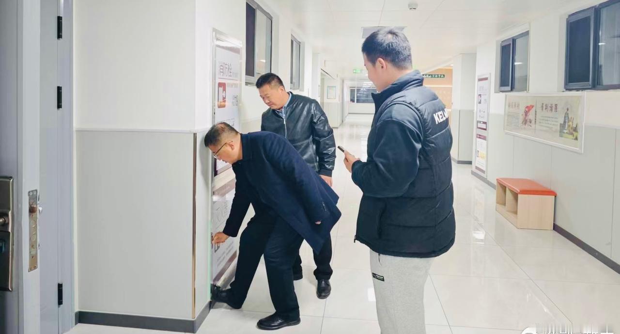 夜深了，消防安全巡查。 ​​​