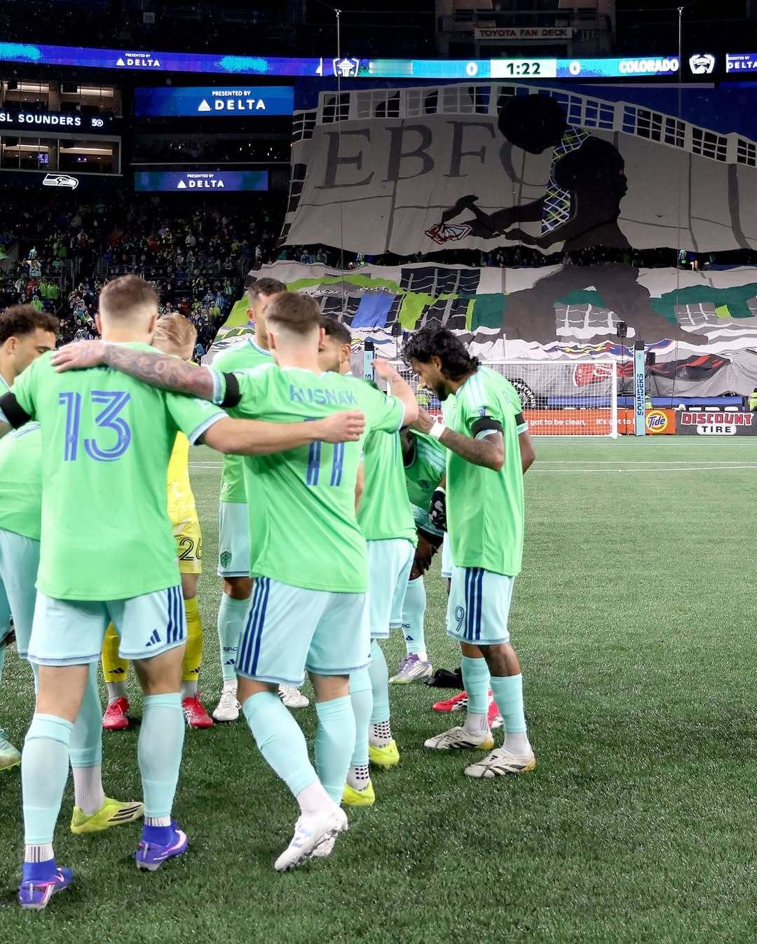 美职联开赛TIFO足球