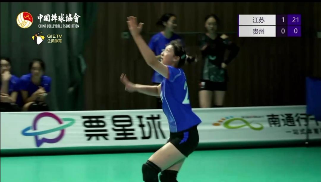 一局比分25：1！


U19女排全锦赛，第三轮，江苏队对阵贵州队！

江苏队2