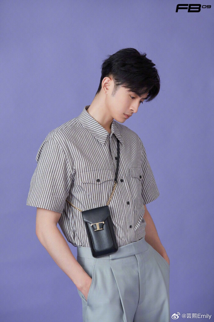 张云龙楚翊 zyl 张云龙云初令四季更迭，爱意不变。想陪你很久很久，从春夏到秋冬