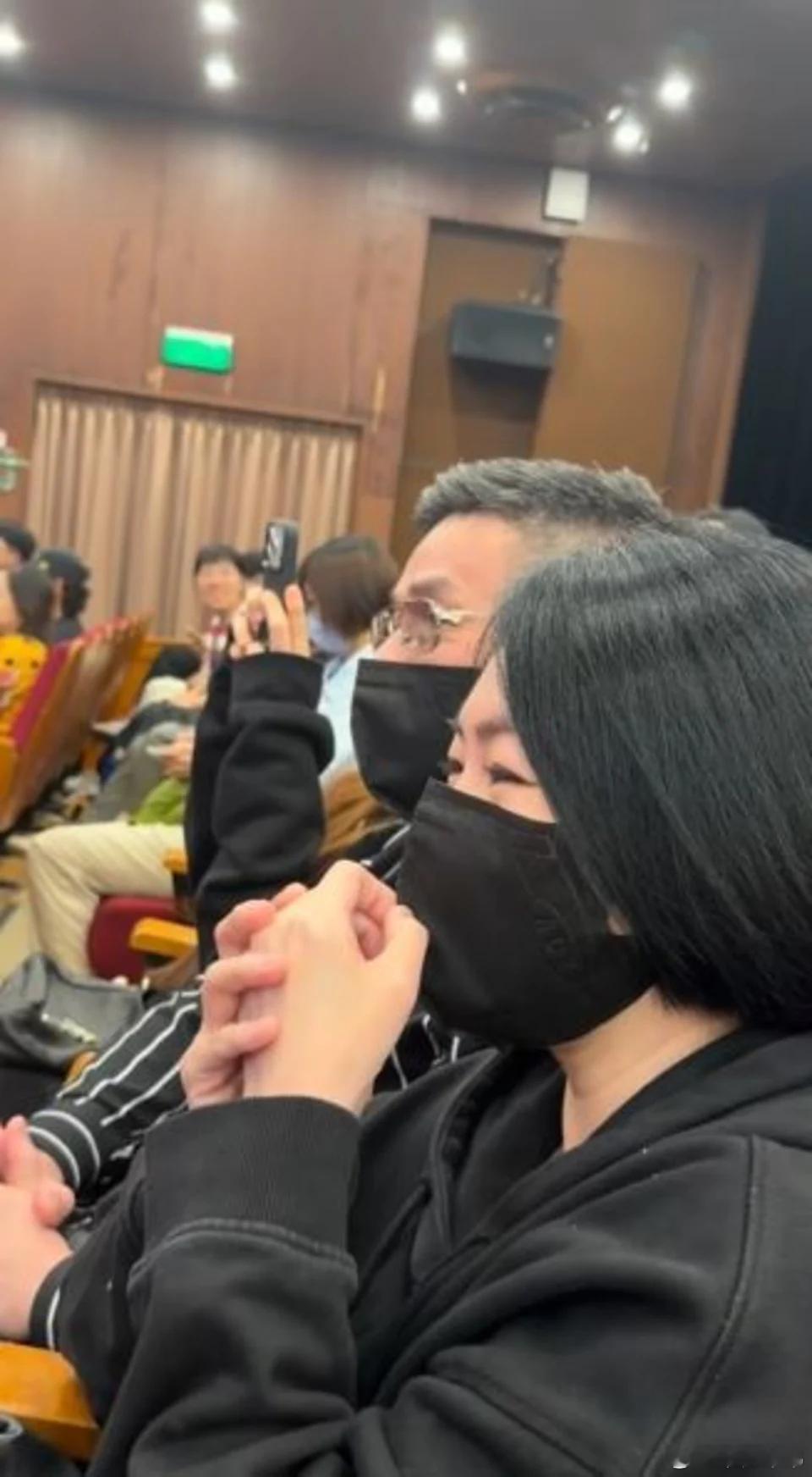 小S全家到场支持大女儿电影首映小S全家到场支持大女儿新片 改编伊藤润二漫画的华语