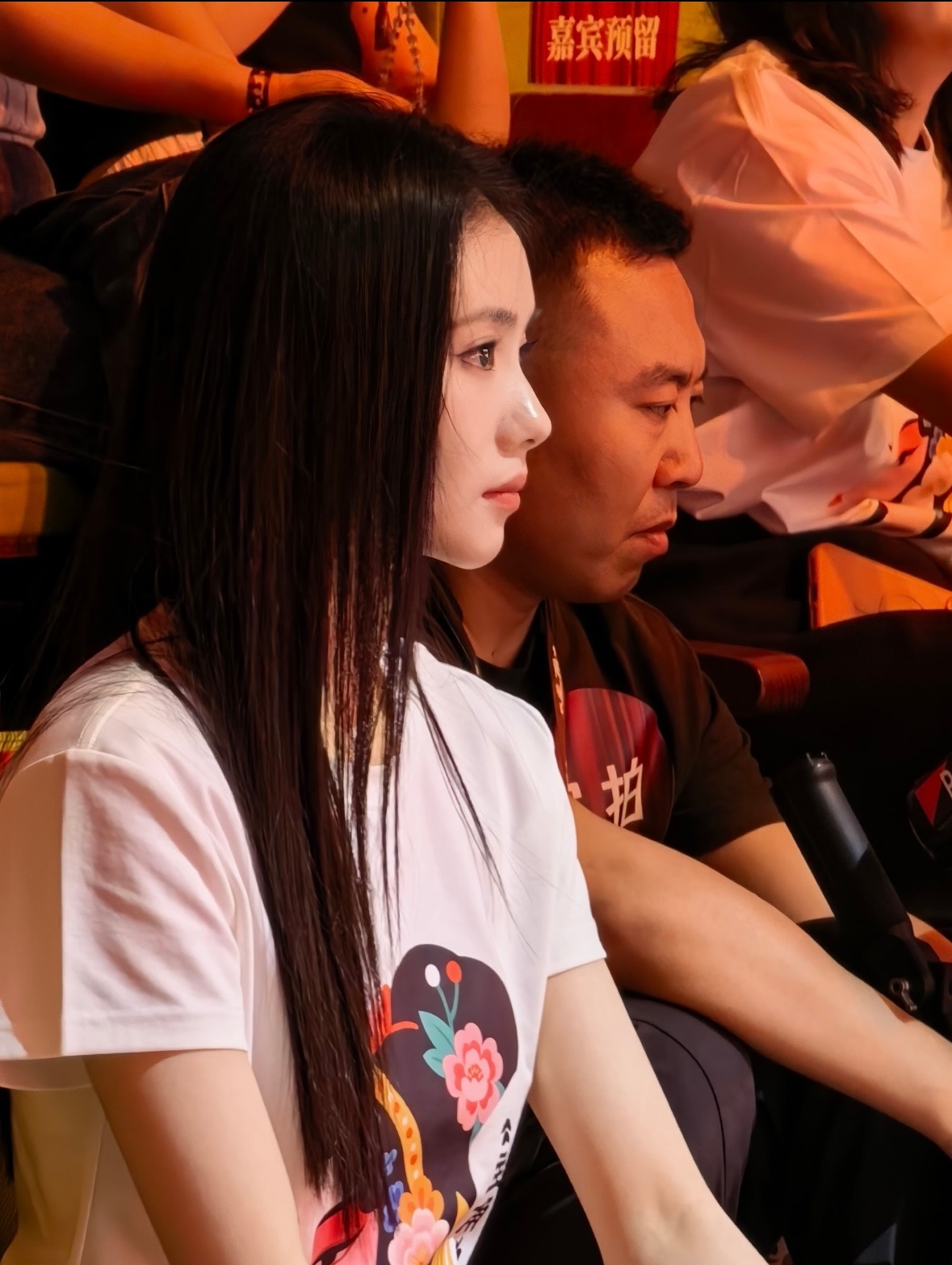 我的天 这个撕漫侧颜….. 