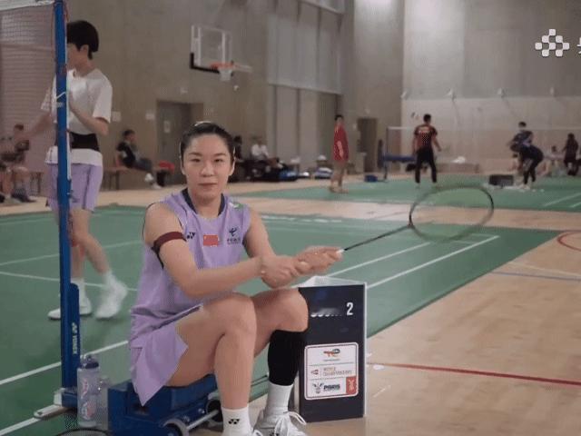 2025年羽毛球世锦赛 贾一凡：可爱的上下左右挥挥球拍😂 ​​​