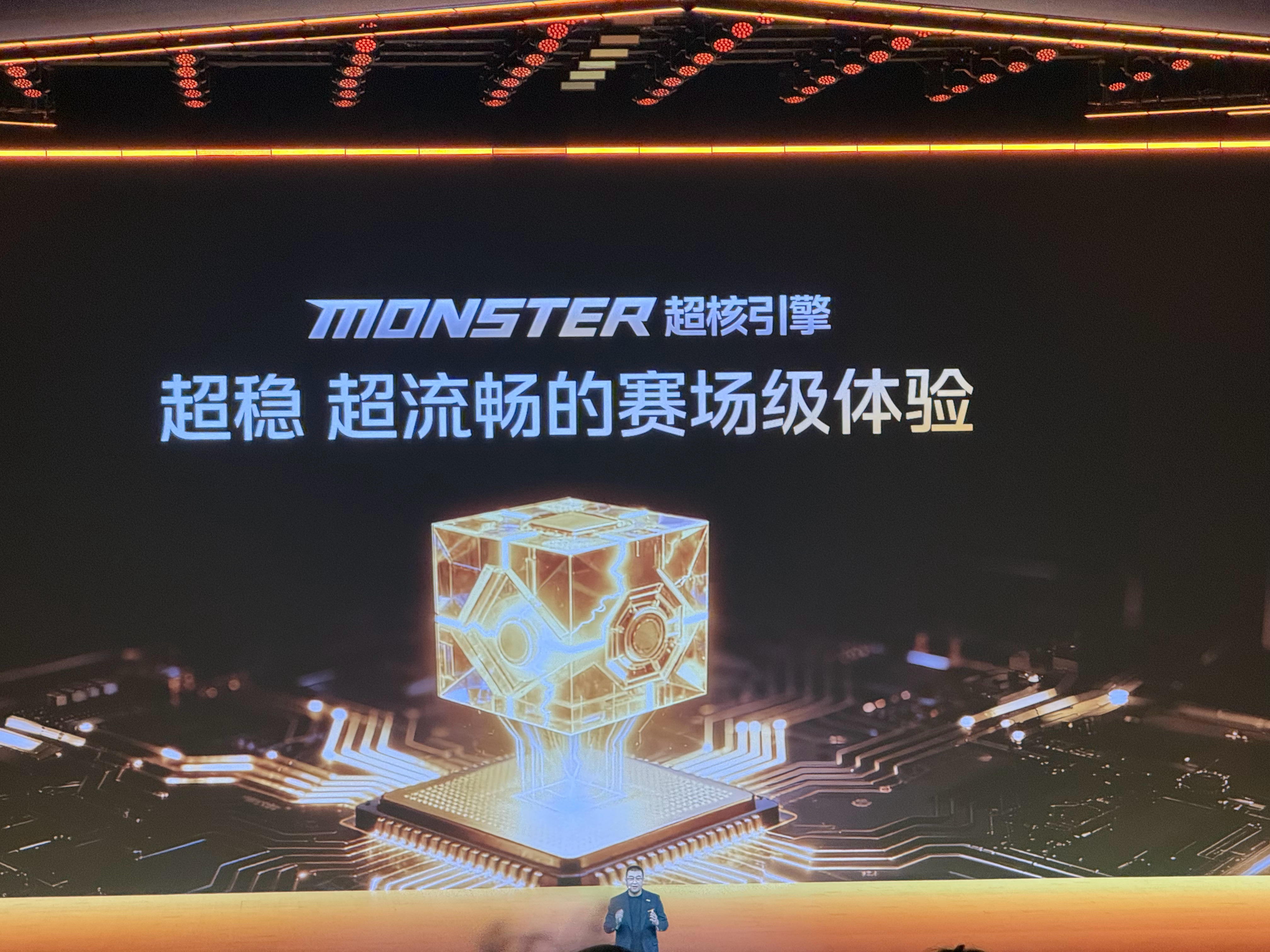 游戏体验这块，这次iQOO15依然拿出了自己的强劲实力，搭载第五代骁龙8至尊版，