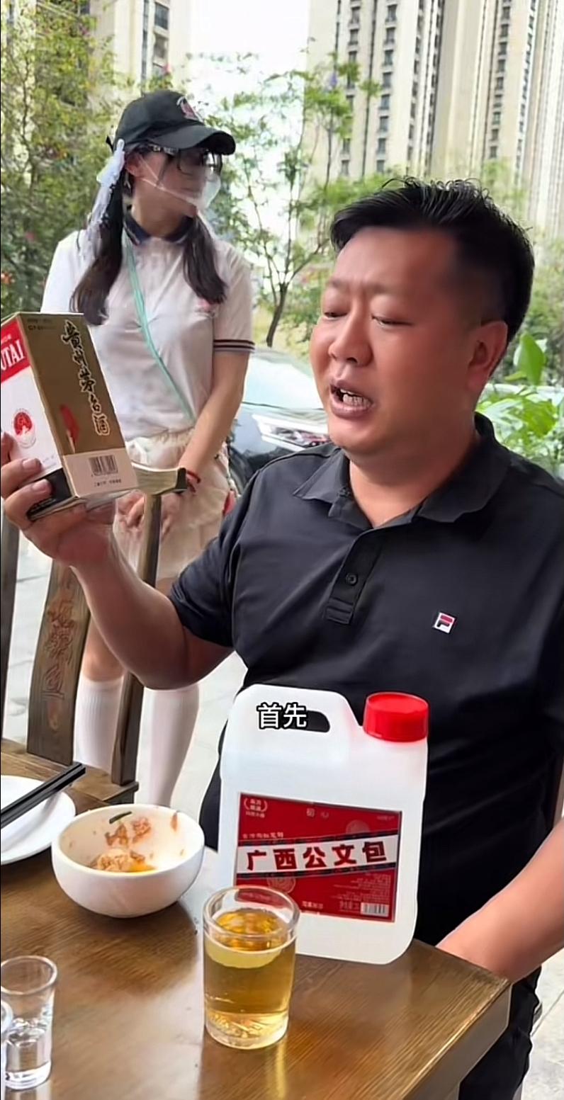 张大炮的流量密码，说白了就是接地气，有烟火气，这也是他能做成头部大网红的关键。