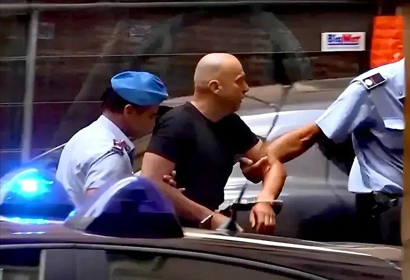 要说这案子没点政治因素，怕是没人相信。  
 
10月6日，波兰华沙地区法院作了