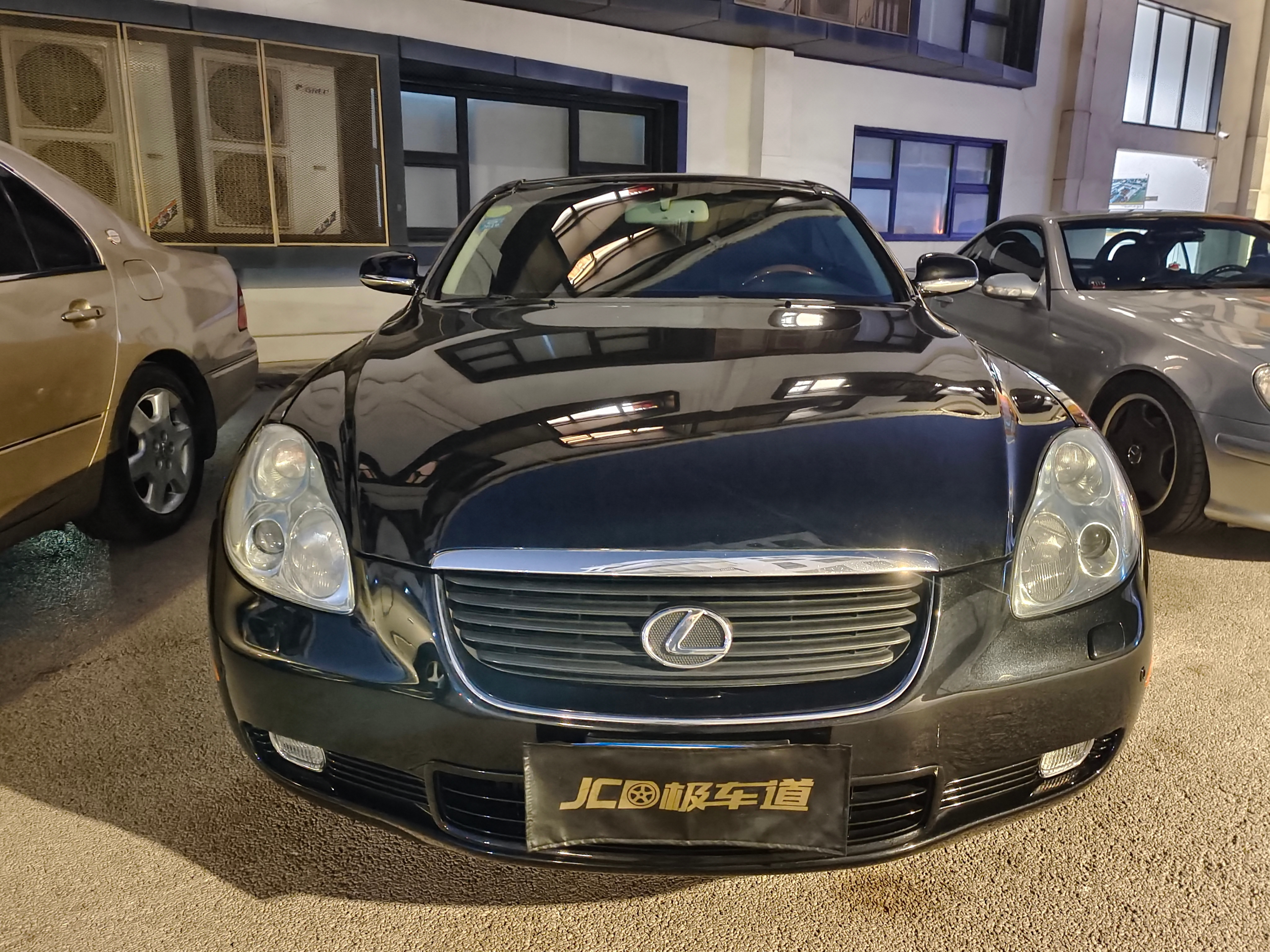 Lexus SC430 前期款（黑色，03年款）和后期款（香槟色，08年款）SC