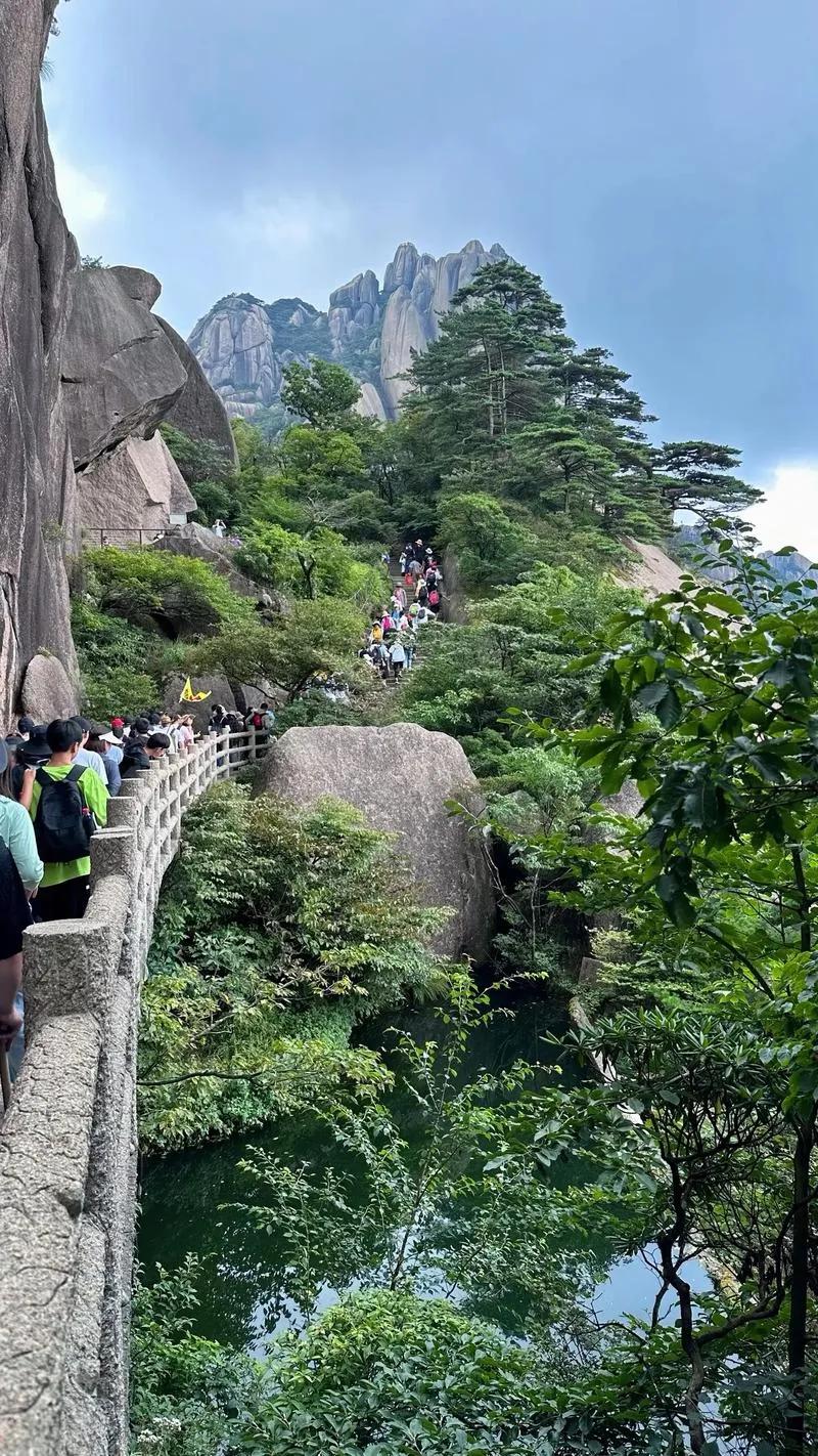 黄山风景区等三大景区将在2025年国际妇女节前夕对全球女性免门票！
具体时间为2