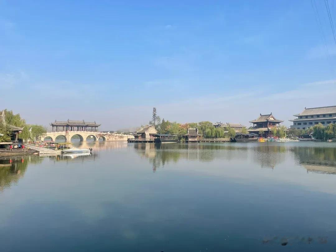 释怀于心，无畏风雨
 
生活从来都是泥沙俱下，烦恼与欢喜相伴，坎坷与顺遂同行，而