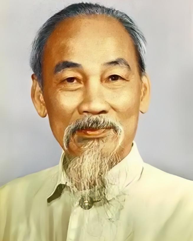 1950年，胡志明向斯大林提出，要10个步兵师的装备。斯大林说，越南同志的要求不