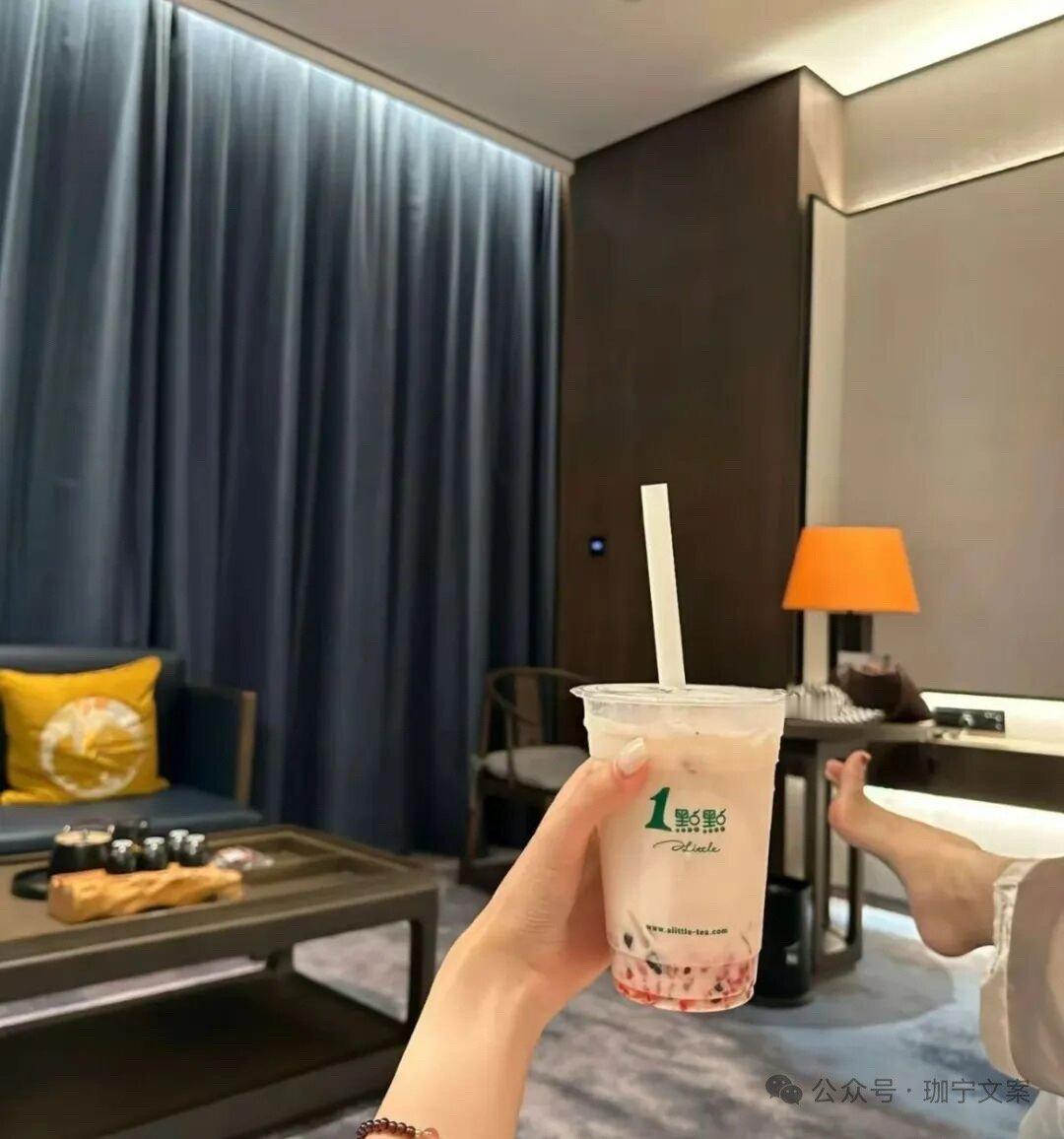 ོ𝐈'𝐦 𝐨𝐤 ⑉ ☺︎°朋友圈一个比一个过得好 见面一个比一个哭得惨 