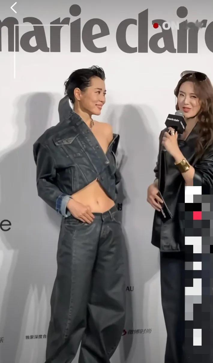《战狼》女主余男官宣结婚，盘点她的3段恋情：


1.导演王全安，2000年时，