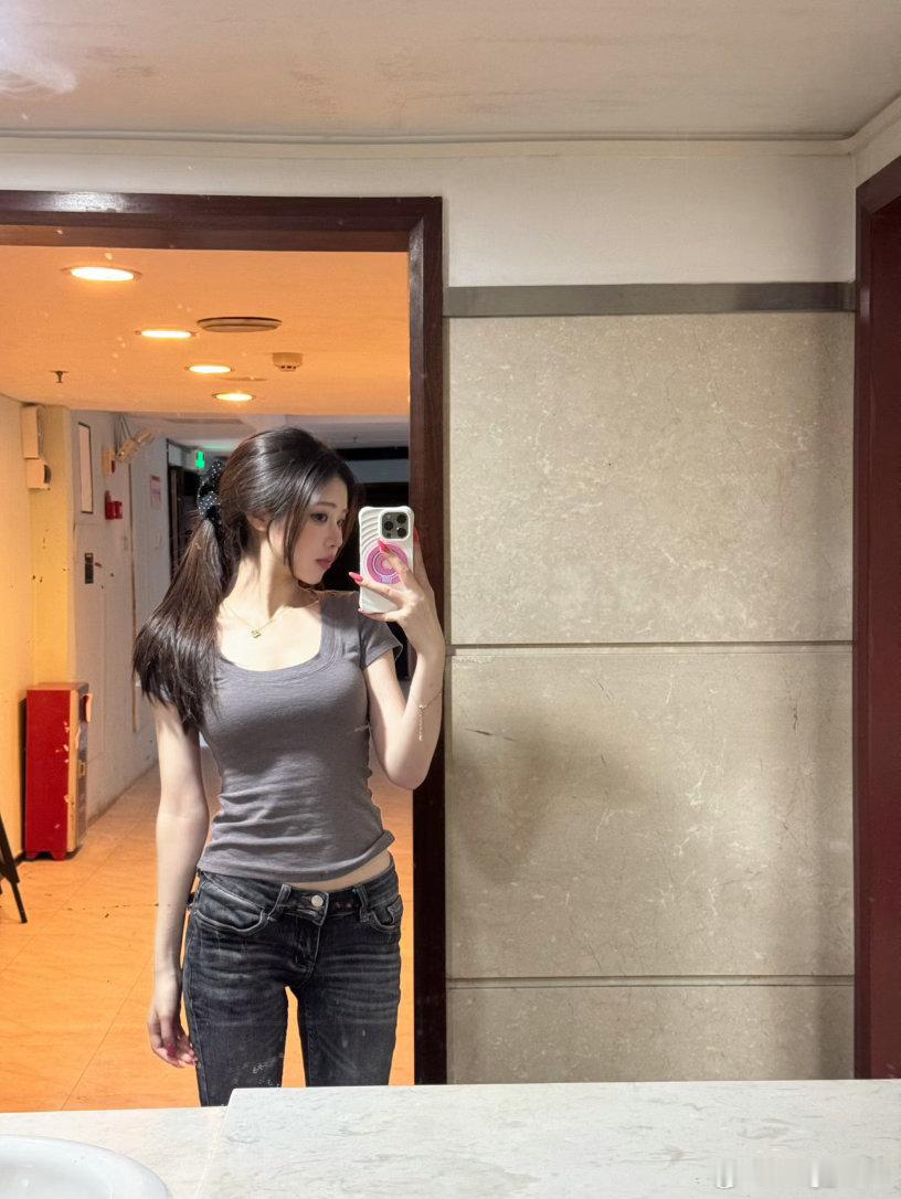 哇哇哇 打血染到现在 明天早上八点起床。 ​​​