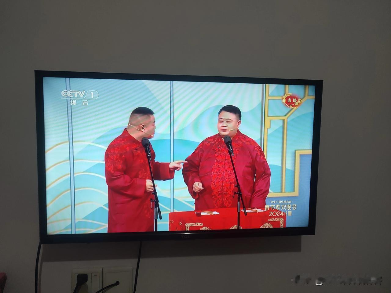 2024年春晚，备受期待的岳云鹏和孙越搭档再次为观众带来了精彩的相声表演。他们的