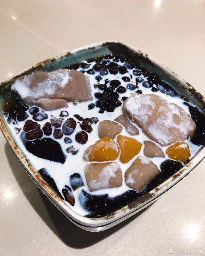 平凡的文字总能直击心灵书评 走人生的路就像爬山一样，看起来走了许多冤枉的路，崎岖