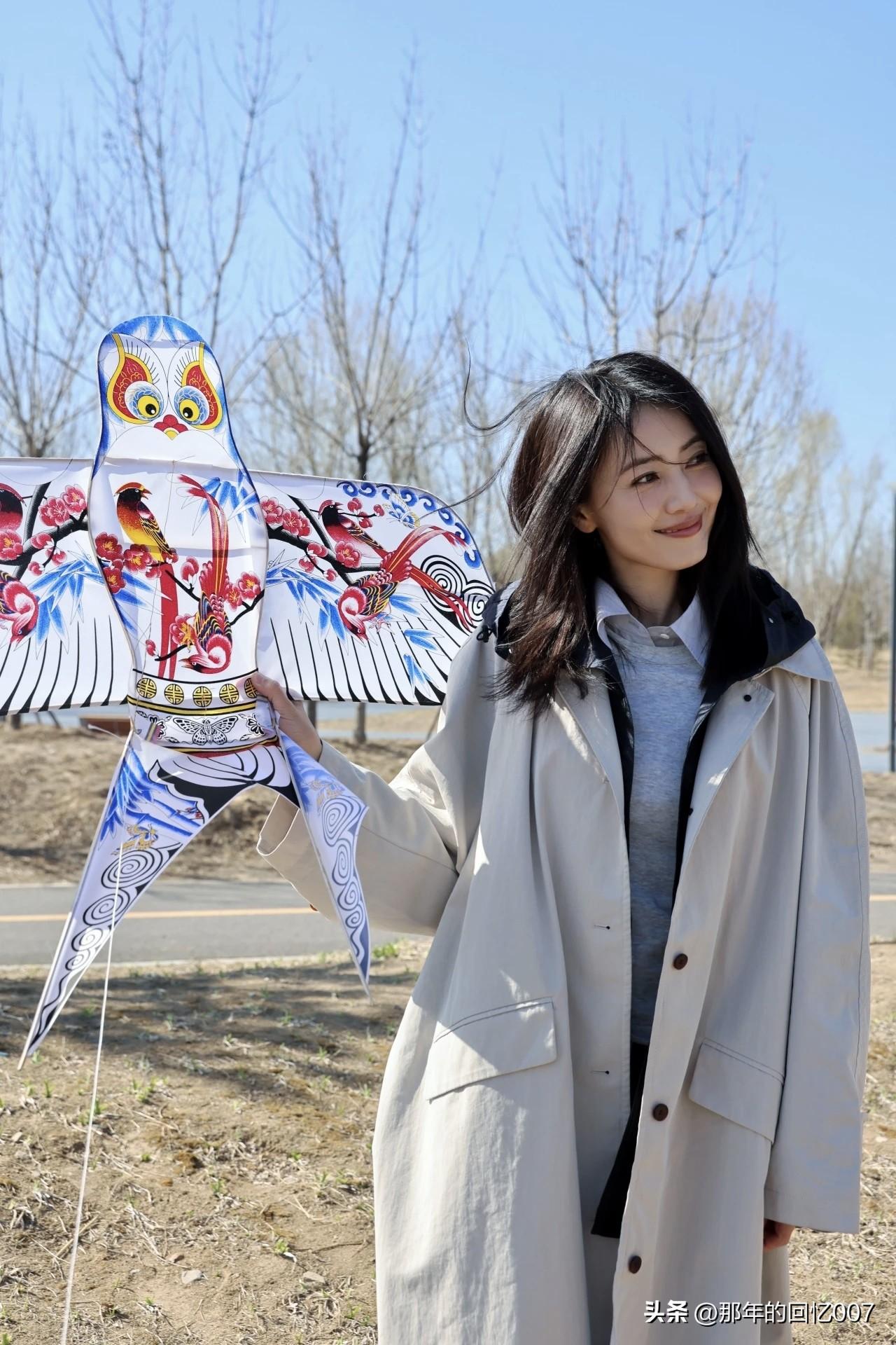 春日暖阳下，轻纱飘逸，微风拂面，这简直是最惬意的时刻。
春风一拂，山河都变得温柔