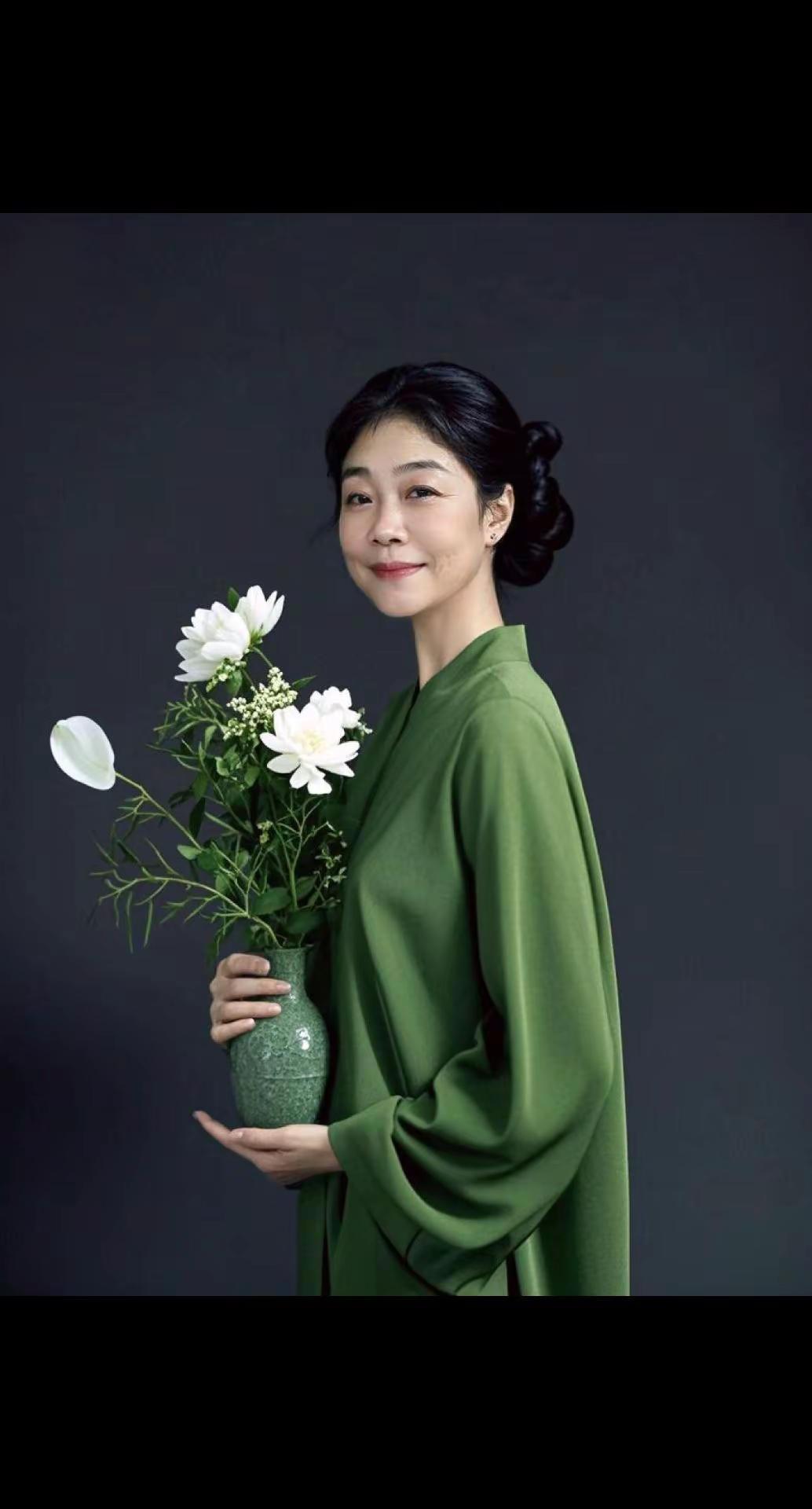 今日分享之我的春日look.AI青衫插花照 随变ai随便玩 形象照拍摄