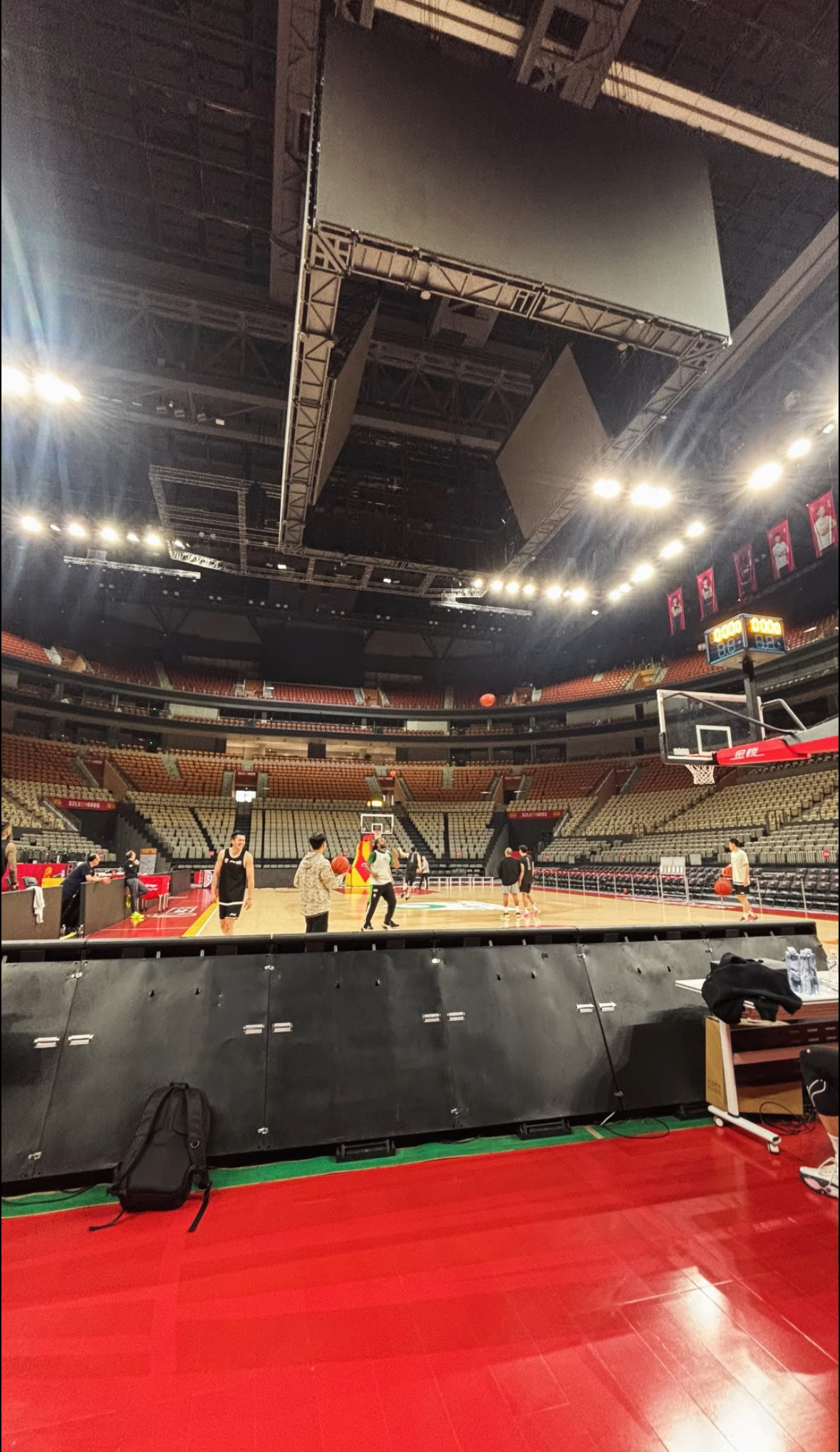 哈维更新ins story 在深圳队主场踩场训练今日CBA第二阶段全面开启🔛辽