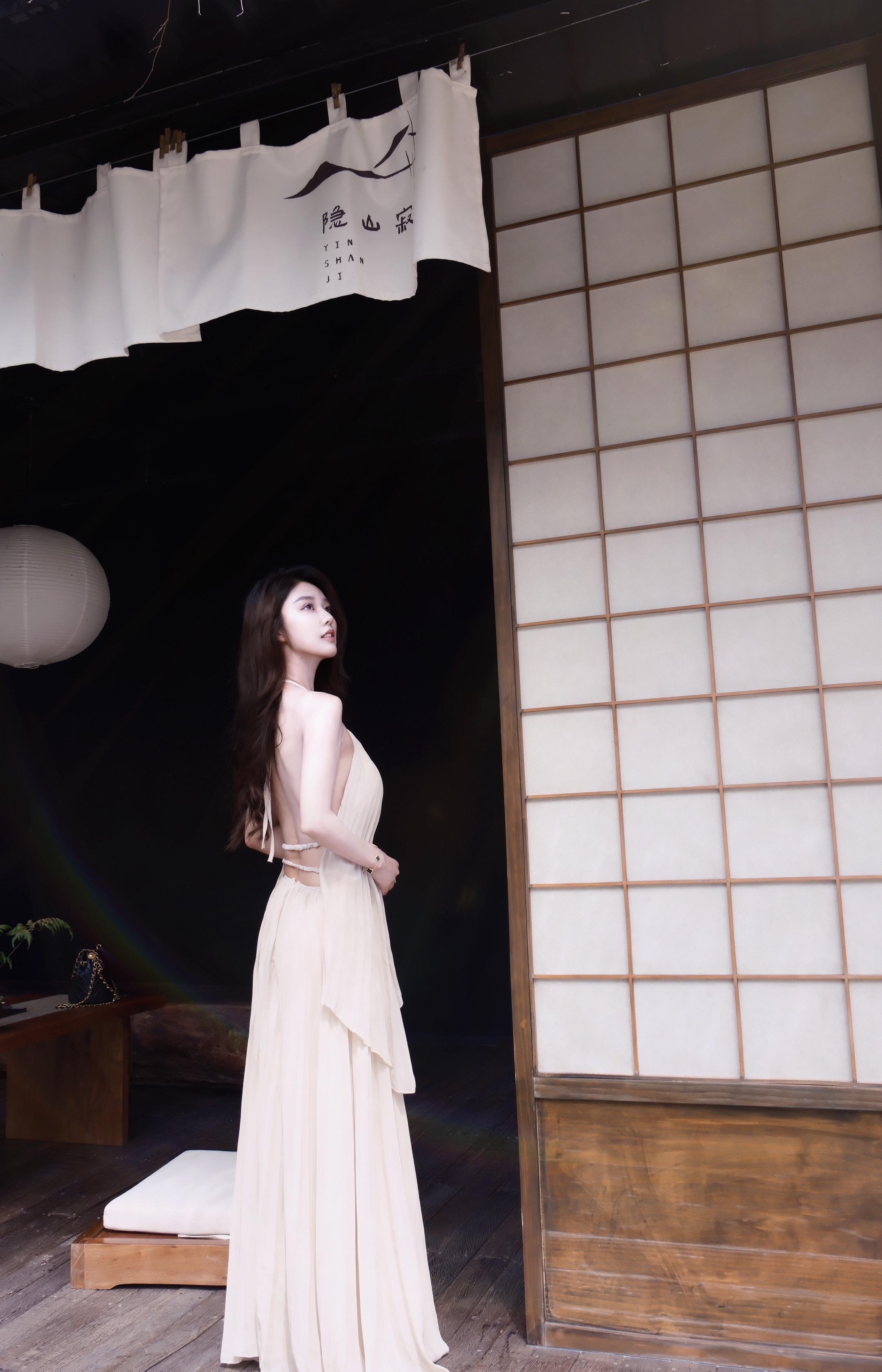 假期愉快。追寻光的影子