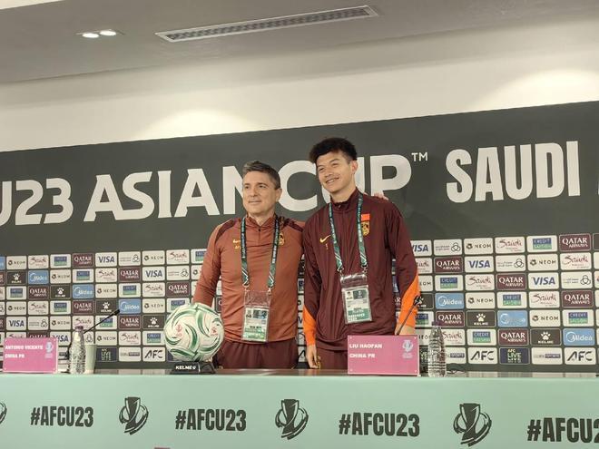 安东尼奥说为进决赛全力以赴U23国足vs越南U23  对阵越南的赛前新闻发布会上