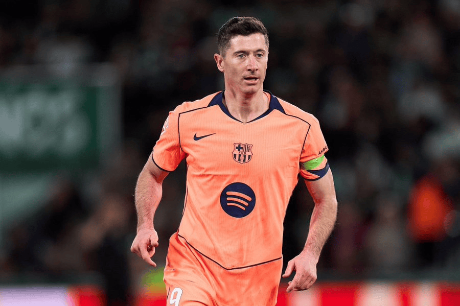 德天空：莱万冬窗拒绝多份沙特丰厚报价，将留巴萨至赛季末